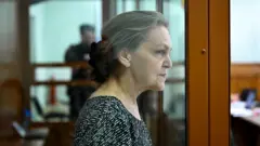 Журналистка Надежда Кеворкова во время заседания 