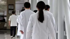 보건복지부에 따르면 19일 기준 밤 11시 기준, 6415명의 전공의가 사직서를 제출했다