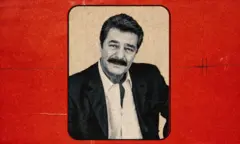 Kırmızı bir arka plan kolajda objektife bakan siyah beyaz Kadir İnanır fotoğrafı