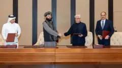 تېره اکتوبر میاشت کې په افغانستان کې د طالبانو حکومت او پاکستان ترمنځ پر ډیورنډ "فرضي" کرښې له څو ورځو نښتو او هوايي بریدونو وروسته بالاخره د دواړو لورو تر منځ د دفاع وزیرانو په کچه په دوحه کې د اوربند هوکړه لاسلیک شوه چې بیا وروسته ماته شوه