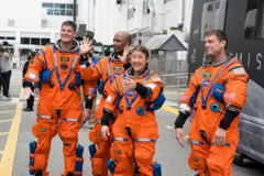 Os astronautas Jeremy Hansen, Victor J. Glover, Christina Koch e Reid Wiseman