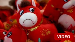 சீனாவில் டிரெண்டாகும் சோக முகம் கொண்ட குதிரை பொம்மை