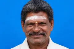 மயானத்தில் புதைத்த சடலத்தை தோண்டி நகையை திருடிய 3 பேர்