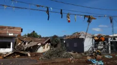 Casas danificadas em uma área afetada por um ciclone extratropical, em Mucum, no Rio Grande do Sul, em 6 de setembro de 2023.