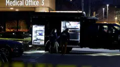 Агенты ФБР у больницы в Портленде