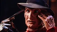 Robert Englund no filme 'A Hora do Pesadelo 6: A Morte de Freddy' (1991)