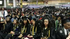 የአዲስ አበባ ዩኒቨርስቲ ያስመረቃቸው ተማሪዎች