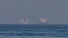 होर्मुज़ स्ट्रेट के पास मौजूद व्यवसायिक जहाज़ (फ़ाइल फ़ोटो)