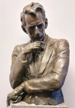 Estátua de Claude Shannon no Laboratório Shannon da AT&T.