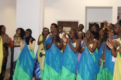 Abakobwa bariko barakoma amashi 