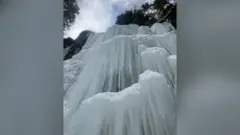 जमेको झरना