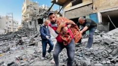 أنقاض جراء قصف إسرائيلي في غزة 