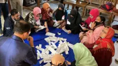 ভোট শেষে গণনা করা হচ্ছে ব্যালট