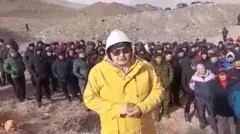 Кыргыз-кытай чек арасындагы бажы бекетинен жүк ташыган айдоочулардын жыйыны