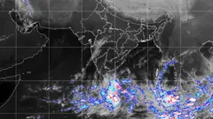 'බෙංගාල බොක්ක කැළඹිලා...' මෙය සෑම වසරකදීම අපට ඇසෙන හොඳින් හුරුපුරුදු වචන පෙළකි. අද වන විට ශ්‍රී ලංකාවට බලපා ඇති අයහපත් කාලගුණ තත්ත්වය සමග බොහෝ දෙනාගේ අවධානය යොමුව ඇත්තේ කාලගුණ විද්‍යා දෙපාර්තමේන්තුව විසින් නිකුත් කරනු ලබන දෛනික කාලගුණ නිවේදන වෙතයි.

