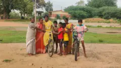 சைக்கிள் ஓட்டக் கற்றுக்கொண்டது புதுக்கோட்டை பெண்களின் வாழ்க்கையை மாற்றியது எப்படி?