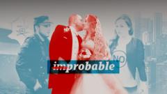 "Hay cosas que no son ni de derecha ni de izquierda, entre esas, compartir la cama": escucha "Improbable", el nuevo podcast de BBC Mundo sobre un amor que triunfó contra todo pronóstico