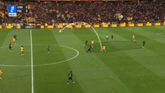 استخدم فريق لانس، كما فعل تشيلسي في كأس العالم للأندية، لاعبي خط الوسط بالقرب من بعضهم البعض، مما جذب لاعبي خط وسط باريس سان جيرمان نحوهم، فتمكن لاعبو لانس من إيجاد تمريرات إلى مناطق أقل ازدحاماً في الملعب