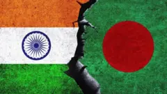 বাংলাদেশ ও ভারতের সম্পর্কের অবনতি বোঝাতে দুই দেশের পতাকার মাঝখানে একটি ফাটলের ছবি