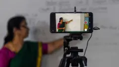 பாடமெடுக்கும் ஆசிரியை