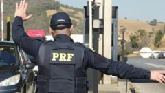 Agente da PRF atua em rodovia federal