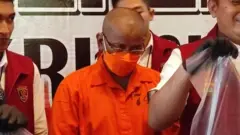 Tersangka KAW, dokter gigi yang buka praktik aborsi ilegal di Bali. 