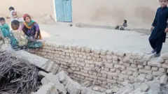 Bölgeden gelen fotoğraflarda evlerin yıkıldığı görülüyor