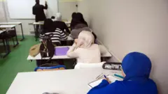 Okulda başörtülü öğrenciler