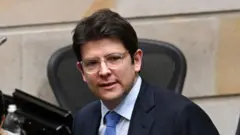 ミゲル・ウリベ・トルバイ議員