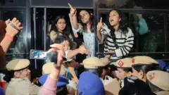 దిల్లీ, కాలుష్యం, నిరసన, అరెస్టు