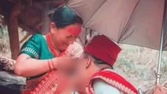 सुर्खेतमा विवाह गर्न जानुअघि आमाको स्तनपान गर्दै बेहुला