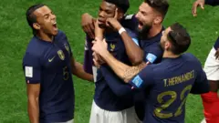فرنسا تحتفي بالفوز