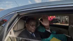 Le leader du MRC Maurice Kamto à sa sortie de prison le 5 octobre