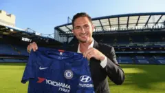 Lampard di aṣọ Chelsea kan mu