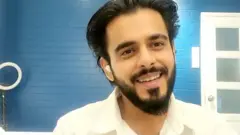 বাংলাদেশের সিনেমায় নতুন প্রজন্মের কাছে এখন পরিচিত মুখ অভিনেতা সিয়াম আহমেদ।