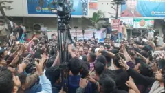 ওসমান হাদির শারীরিক অবস্থার খোঁজ নিতে ঢাকা মেডিকেল কলেজ হাসপাতালে আসেন ঢাকা- ৮ আসনে বিএনপির প্রার্থী মির্জা আব্বাস