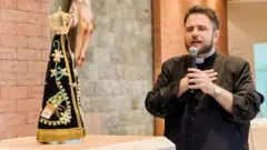 Foto do padre Mario Sartori