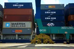 Contêineres em um porto da Malásia