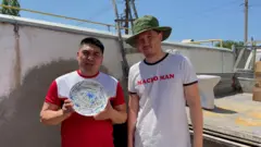 "Шерине" сериалынын баш каарманы Эмил Эсеналиев жана режиссеру Эрмек Таалайбеков 