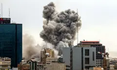 Humo en Teherán