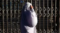 Aworan obinrin to fi nnkan bo ori ati oju rẹ