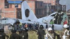 Al menos 20 muertos y 30 heridos al estrellarse un avión militar que transportaba billetes en Bolivia