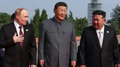 De izquierda a derecha, Putin, Xi y Kim.