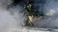 Tropas ucranianas estão obstinadamente segurando Bakhmut em meio a ferozes ataques russos