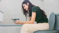 ਟਾਇਲਟ 'ਚ ਫ਼ੋਨ