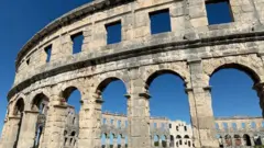Koloseum u Puli građen je u 1. veku nove ere, kada i koloseum u Rimu