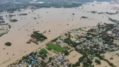 ပဲခူးမြို့ တခွင်ရေကြီးမှု ကို အောက်တိုဘာ ၁၁ ရက် ရေကျချိန်မှာမြင်ရပုံ 