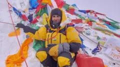 எவரெஸ்ட் சிகரத்தை தொட்ட முதல் தமிழ் பெண் முத்தமிழ்செல்வி