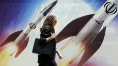 دیوارنگاری در تهران با موشک های سپاه
