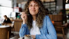 5 alimentos que ayudan a cuidar nuestros huesos (más allá de la leche)